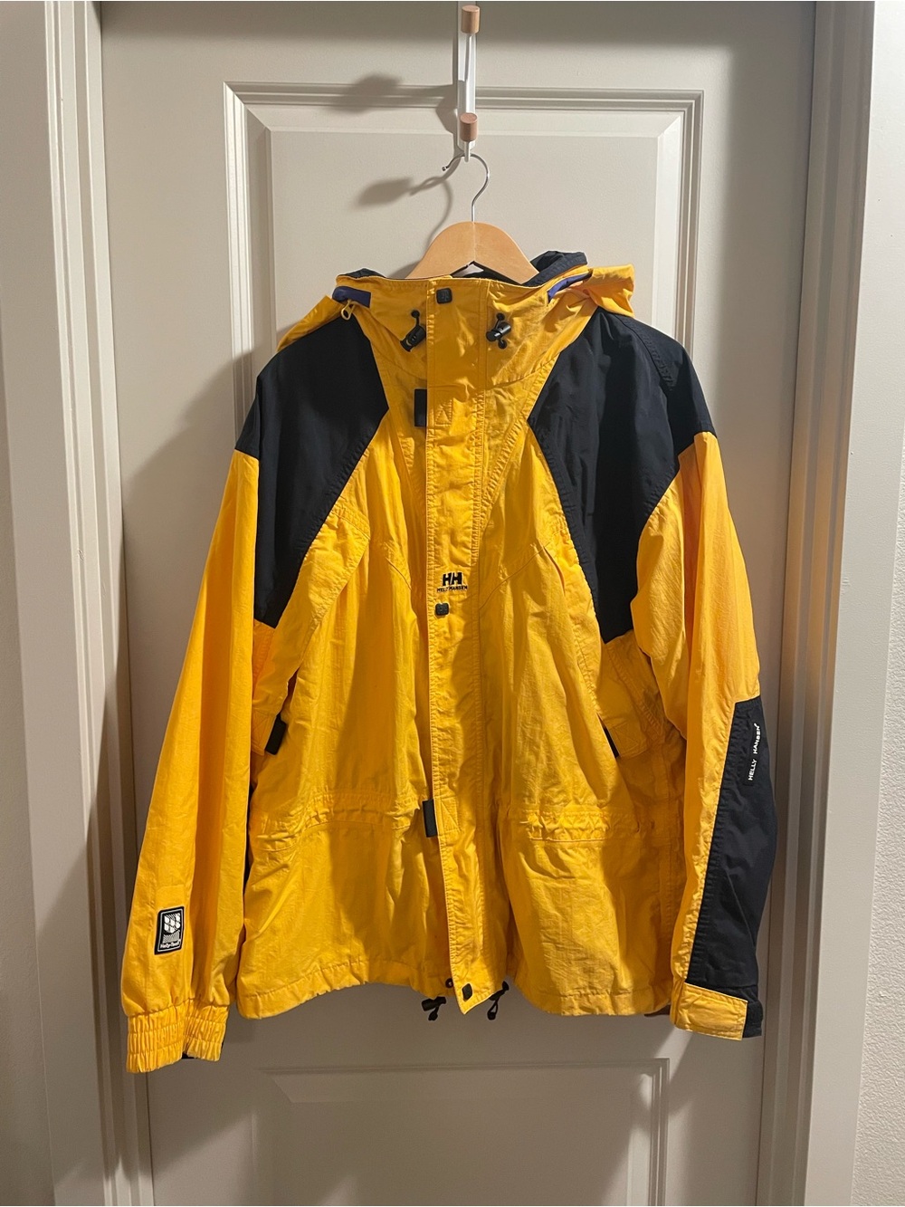 Vintage 90s Helly Hansen Yellow Black Men Ski Snowboard Jacket Coat Waterproof L